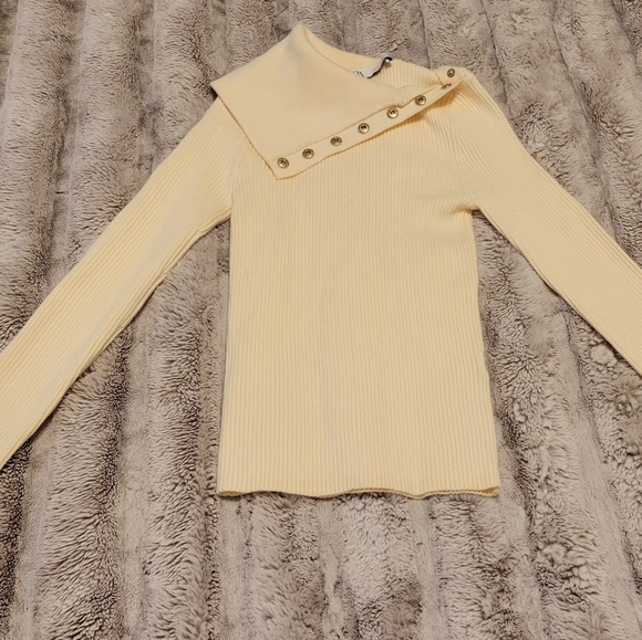 Zara Sweater - Picture 3 of 10